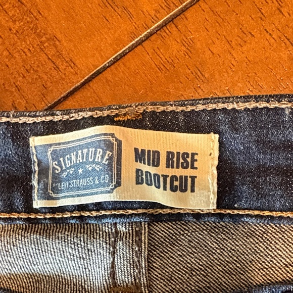 Levi’s signature Boot Cut Women's Jeans - Deep Blue 12 short - Picture 2 of 8